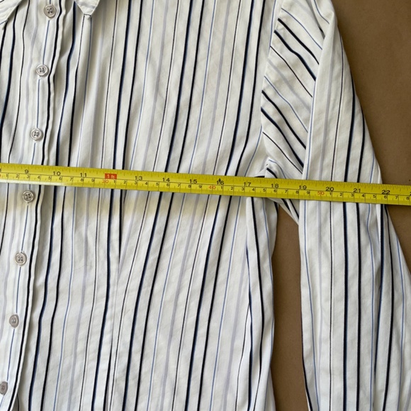 White shirt with Blue pinstripes - size 6 - Picture 3 of 6